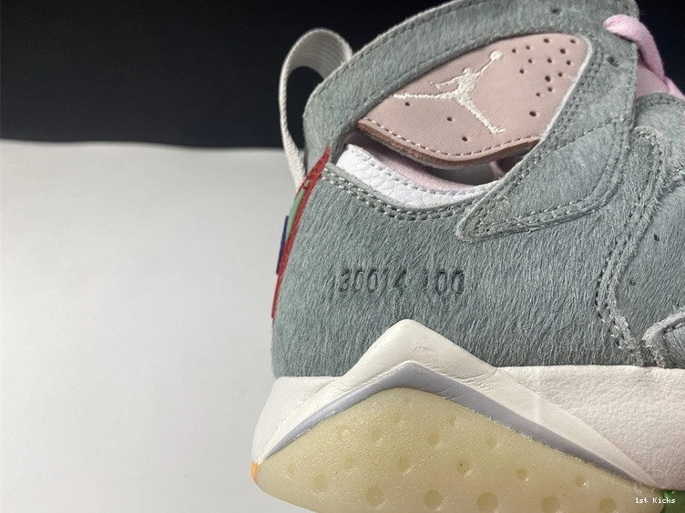 Neutral CT8528-002 - Grey 7 Retro Jordan 0209